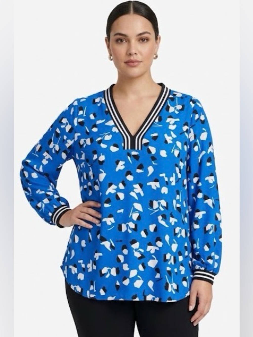 Alfani Blue Black and White Abstract V-Neck Long Sleeve Blouse (size- 3X)